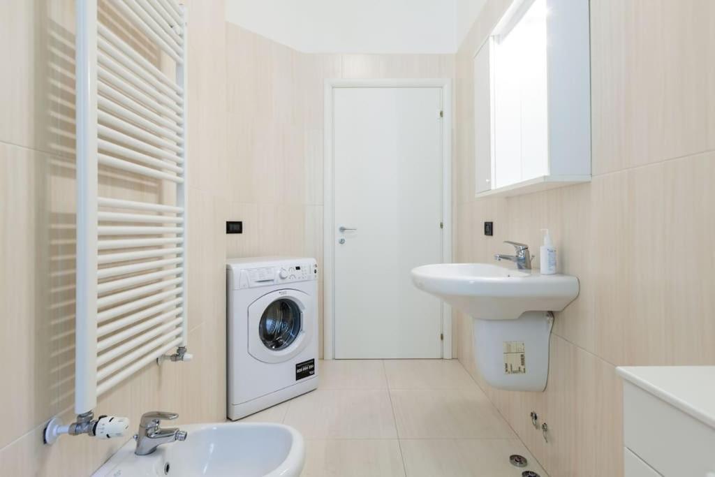 Spacious And New Apt In Citta Studi ミラノ エクステリア 写真